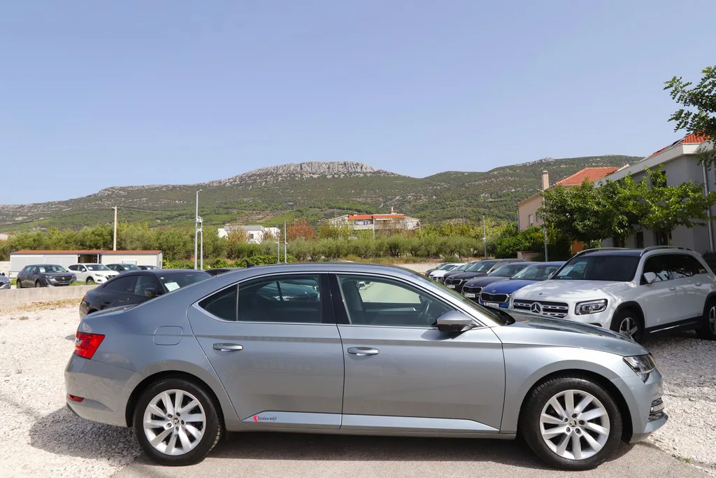 Škoda Superb 2021 – fotografija 2
