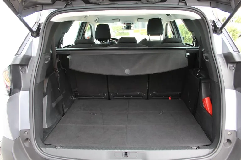 Peugeot 5008 2021: fotografija 17