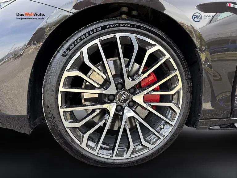 Audi A6 Avant 2026: fotografija 32