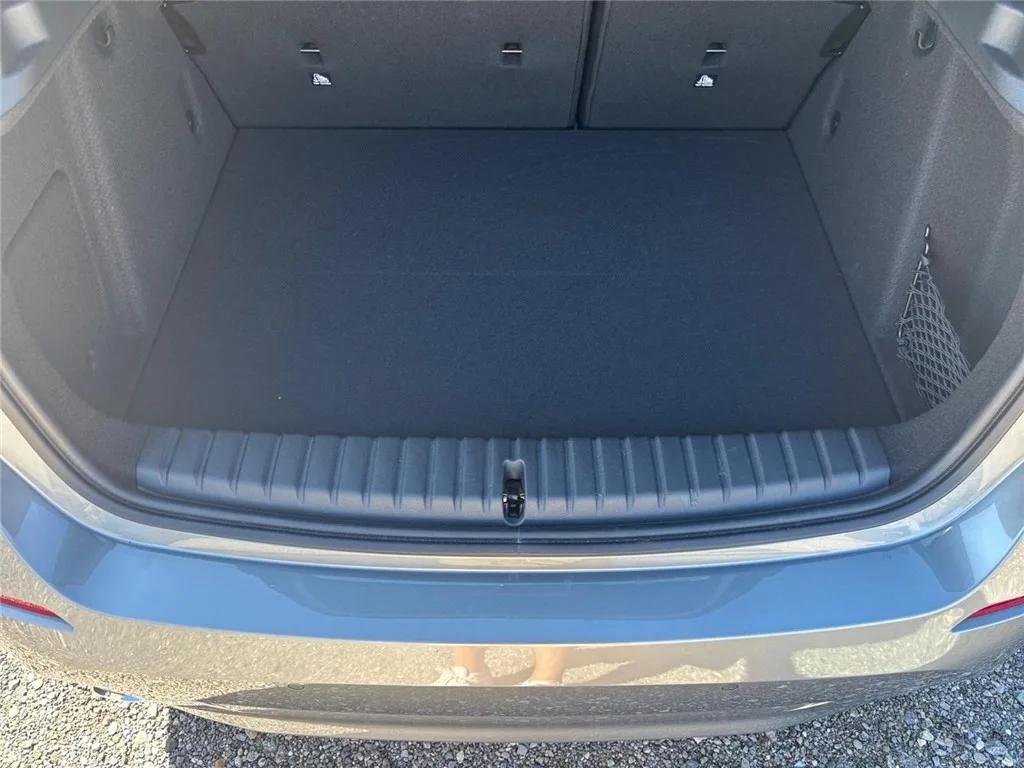BMW 1-series118i 2023 – fotografija 15
