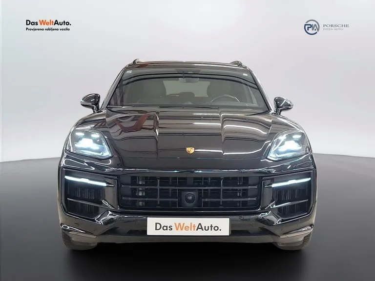 Porsche Cayenne 2023: fotografija 2