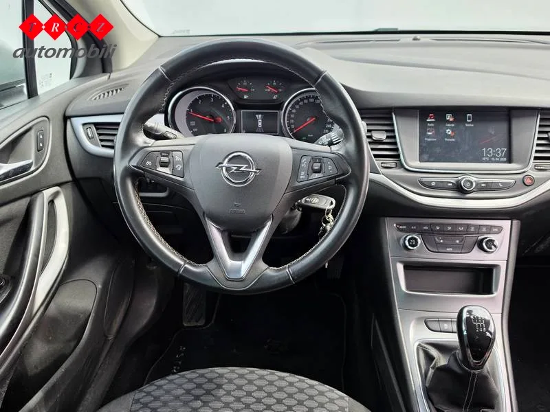 Opel Astra 2018: fotografija 9