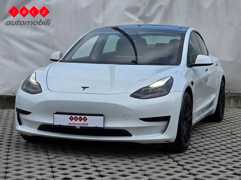 Tesla Model 3 2021: fotografija 2
