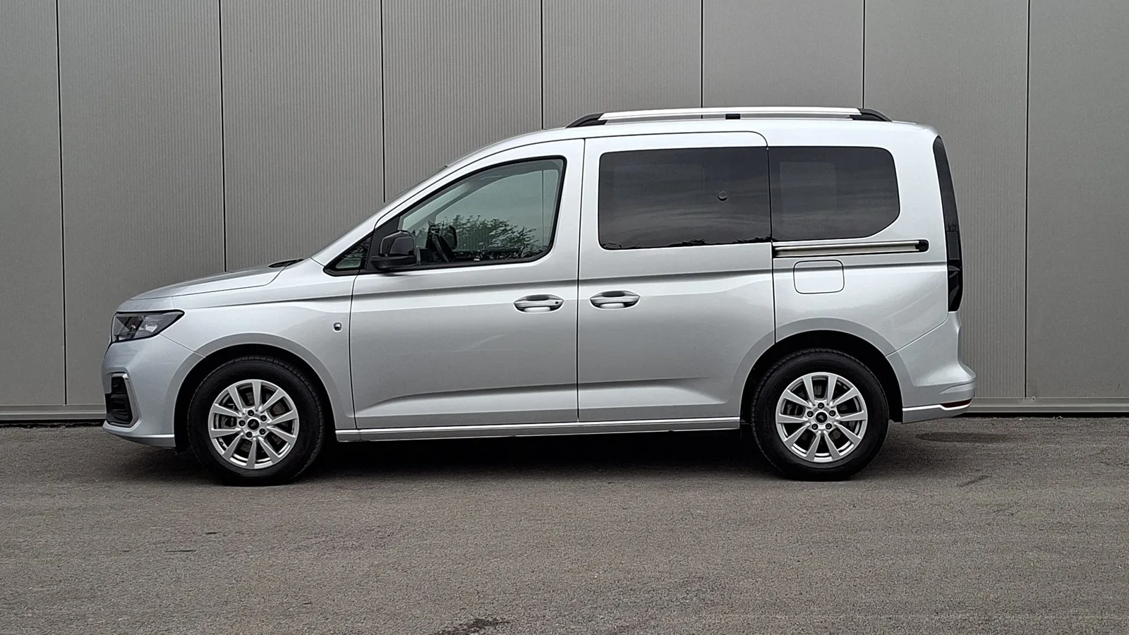 Ford Tourneo Connect 2024: fotografija 2