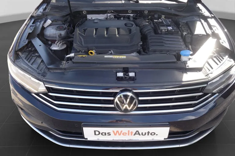 Volkswagen Passat Variant 2023: fotografija 17