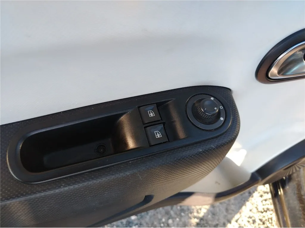 Renault Twingo1.0 2015 – fotografija 18