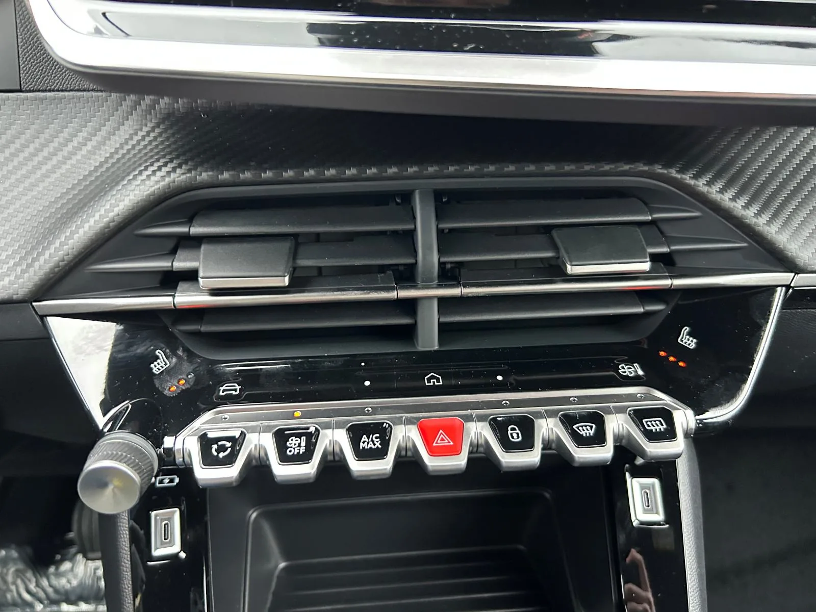 Peugeot 2008 2025: fotografija 23