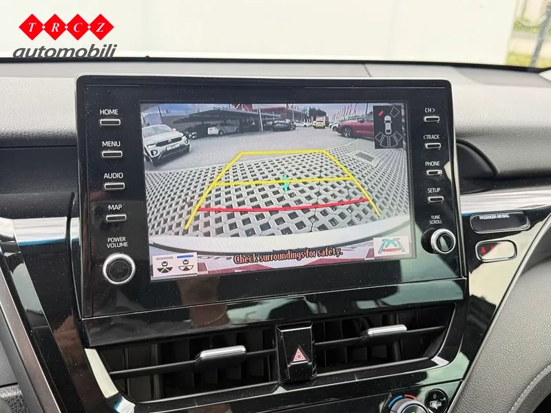 Toyota Camry 2022: fotografija 11