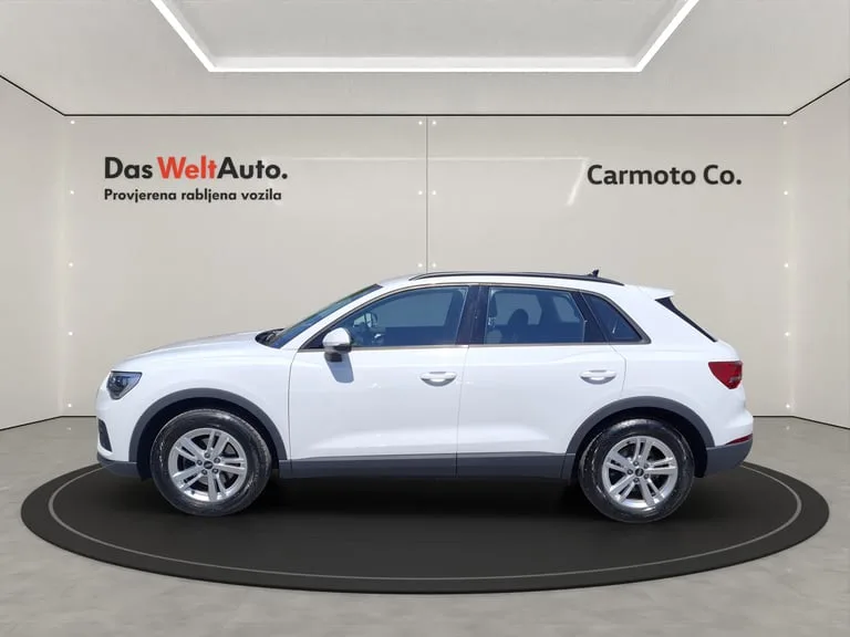 Audi Q3 2021: fotografija 2