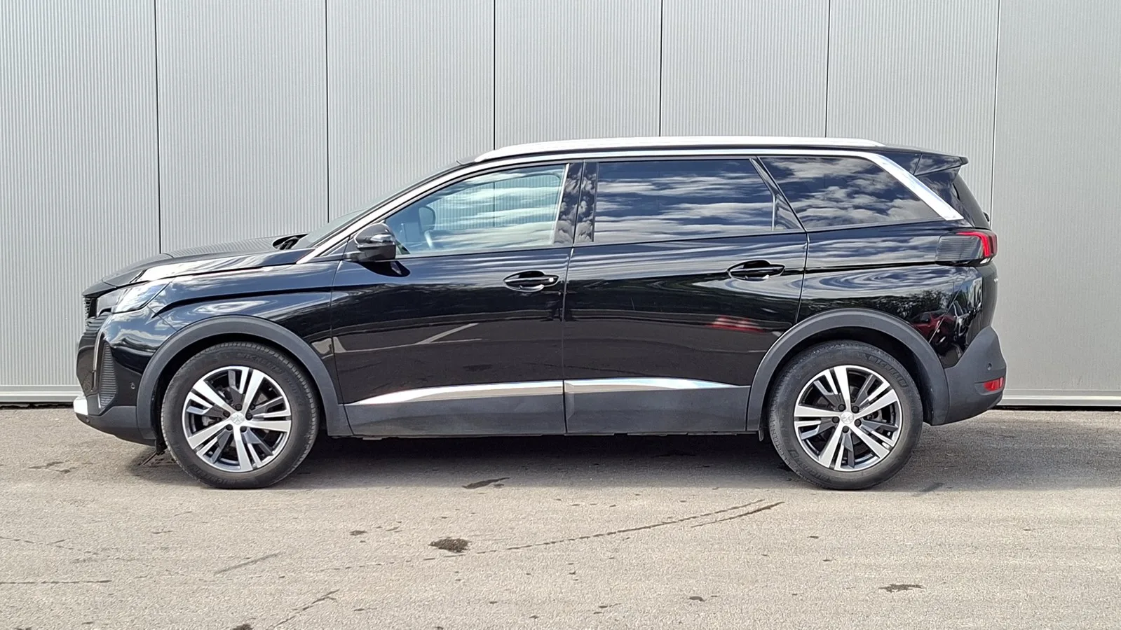 Peugeot 5008 2023: fotografija 2