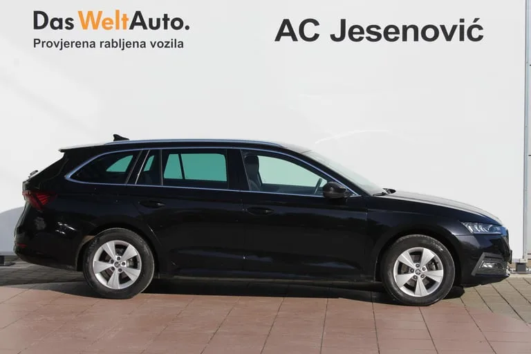 Škoda Octavia Combi 2023: fotografija 2