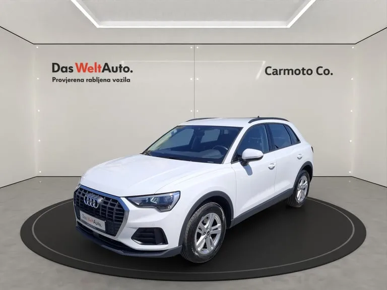 Audi Q3 2021: fotografija 1