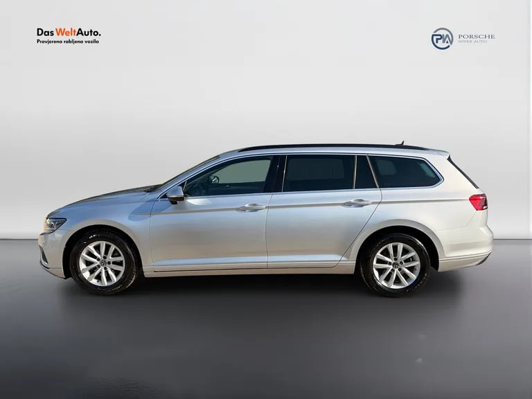 Volkswagen Passat Variant 2021: fotografija 2