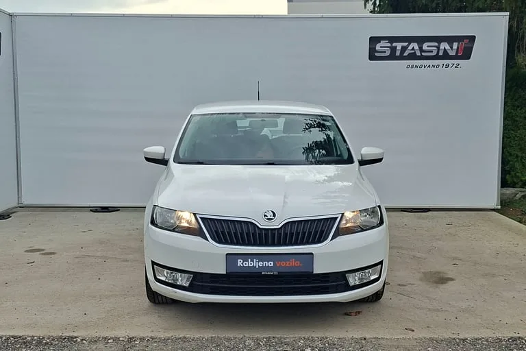 Škoda Rapid 2015: fotografija 2