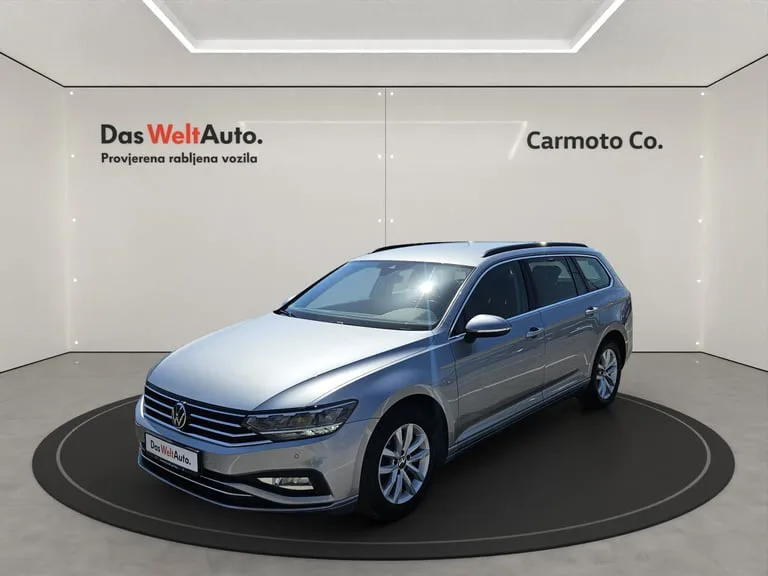 Volkswagen Passat Variant 2022: fotografija 1