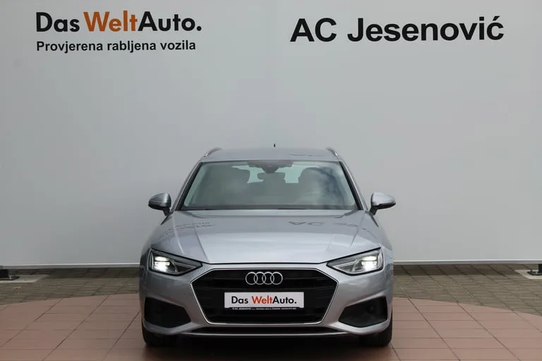 Audi A4 Avant 2022: fotografija 2