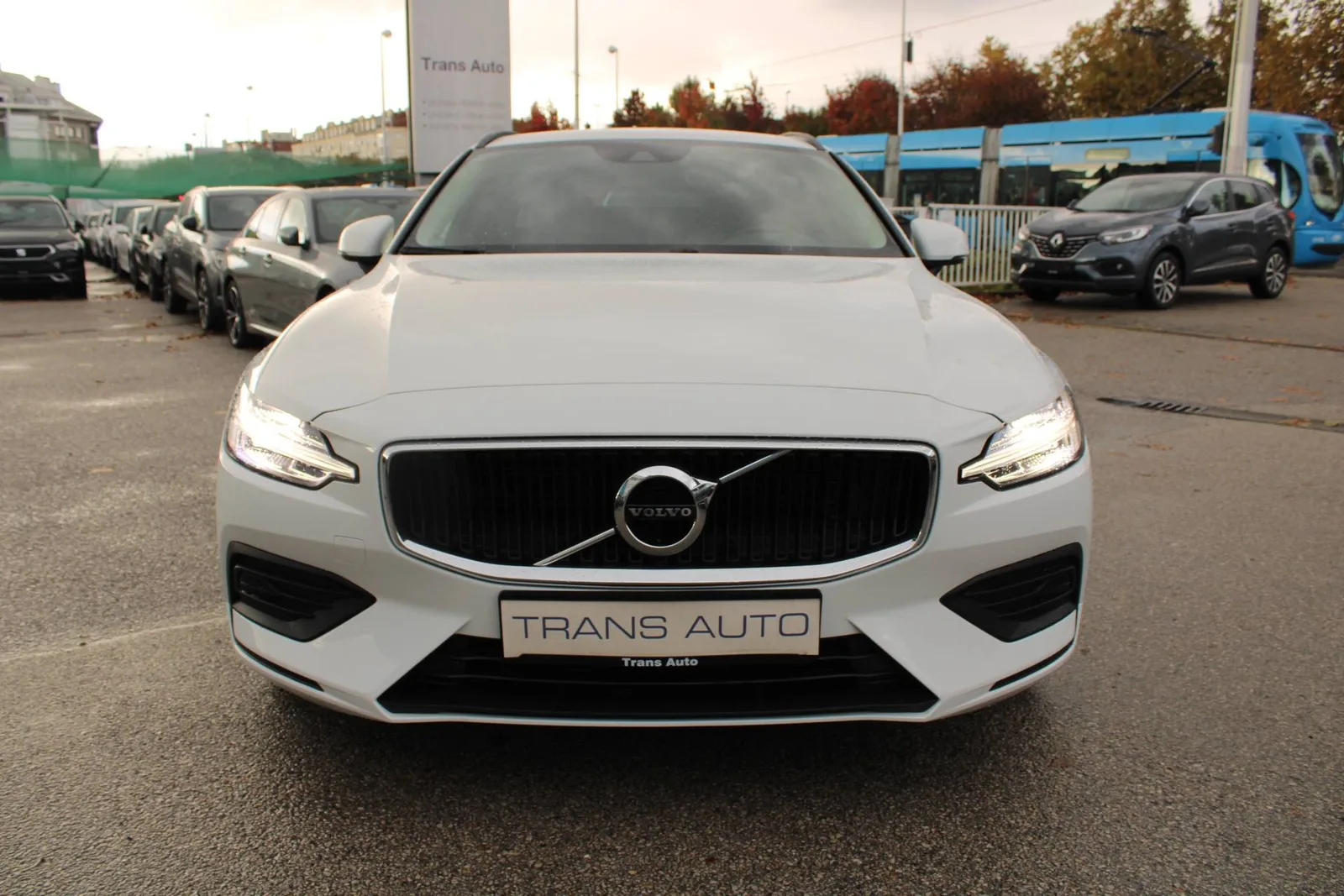 Volvo V60 2021: fotografija 2