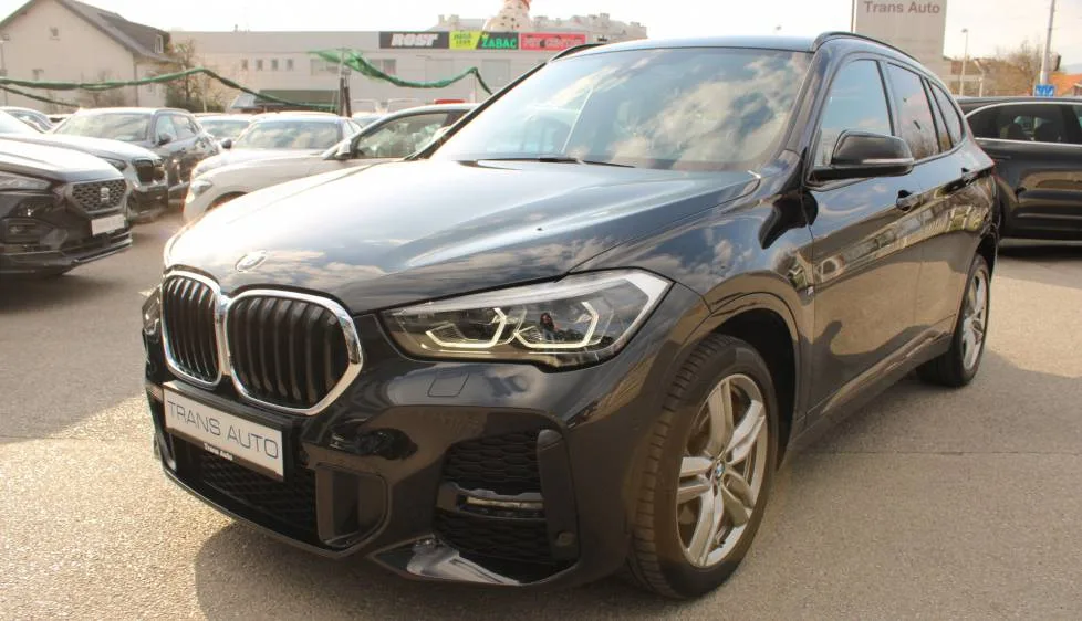 BMW X1 2021: fotografija 1