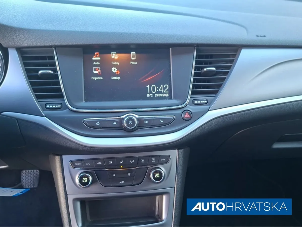 Opel Astra 2019 – fotografija 18