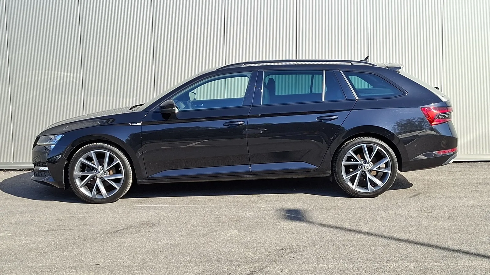 Škoda Superb 2023 – fotografija 2