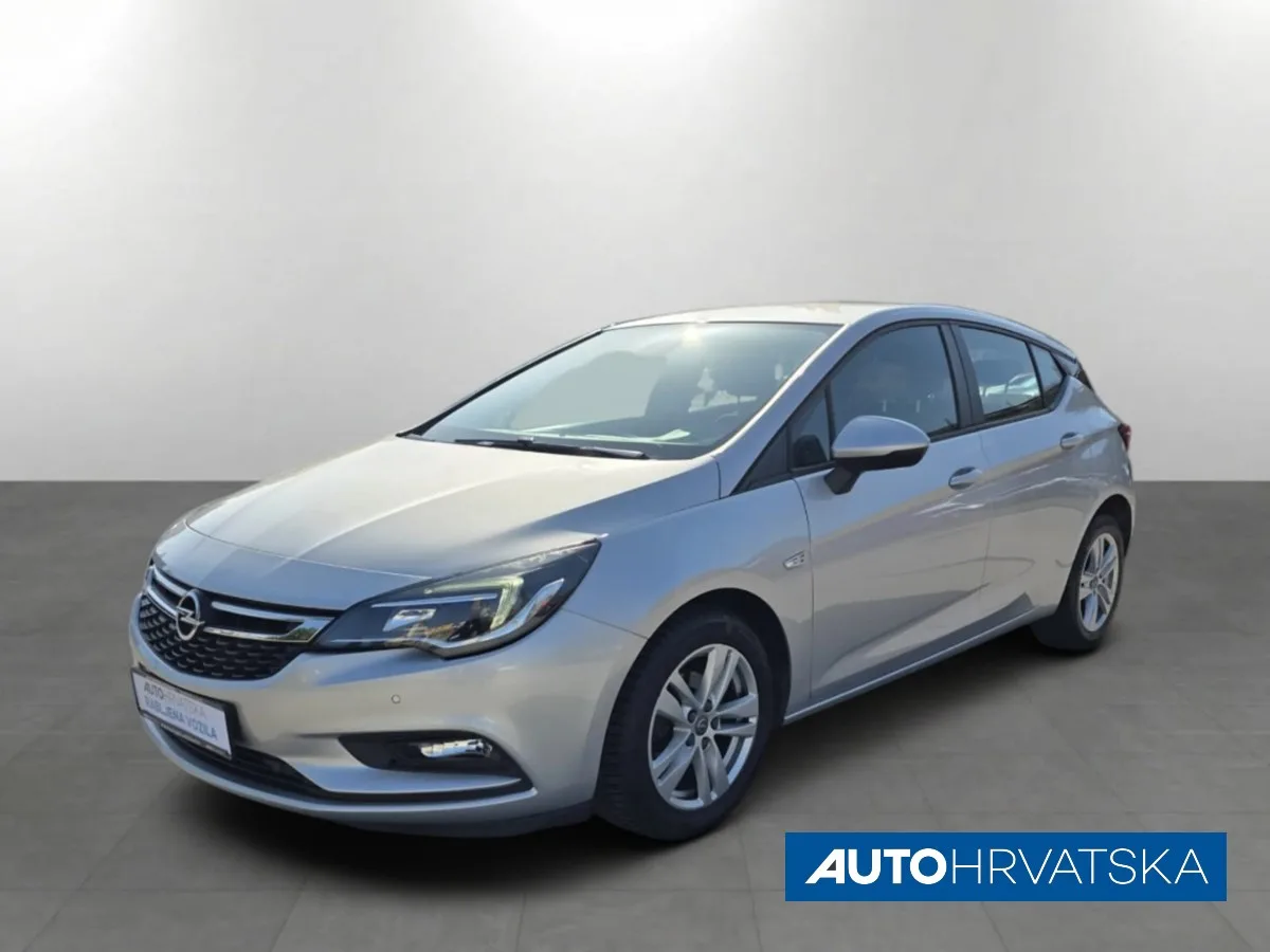 Opel Astra 2019 – fotografija 1