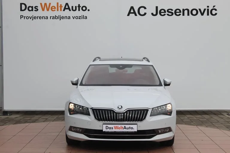 Škoda Superb Combi 2018: fotografija 2