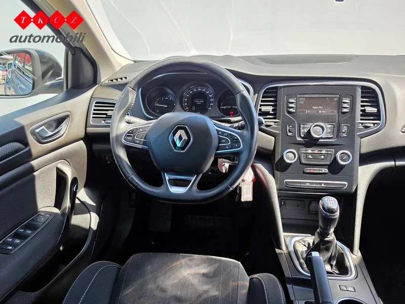 Renault Megane 2019: fotografija 9