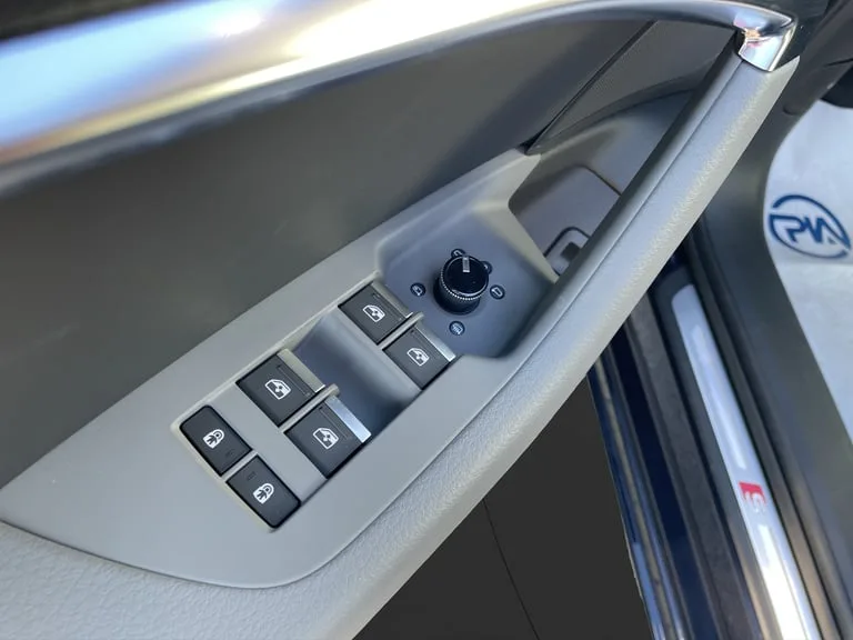 Audi S6 Avant 2024: fotografija 21