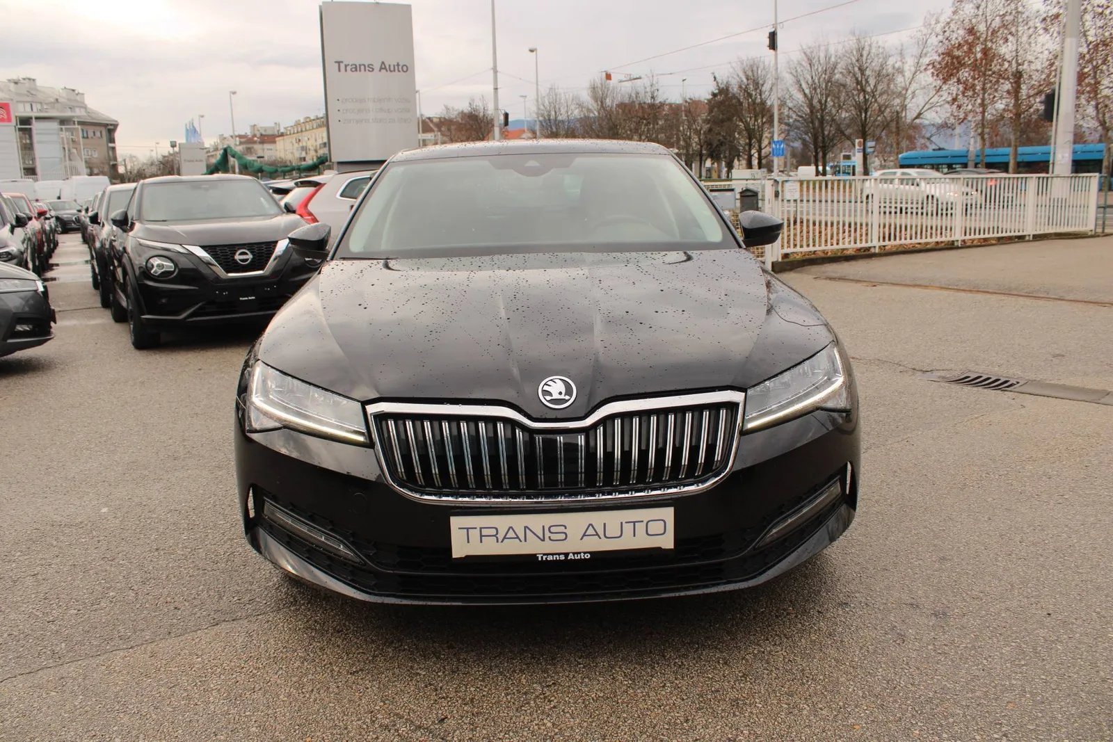 Škoda Superb 2023: fotografija 2