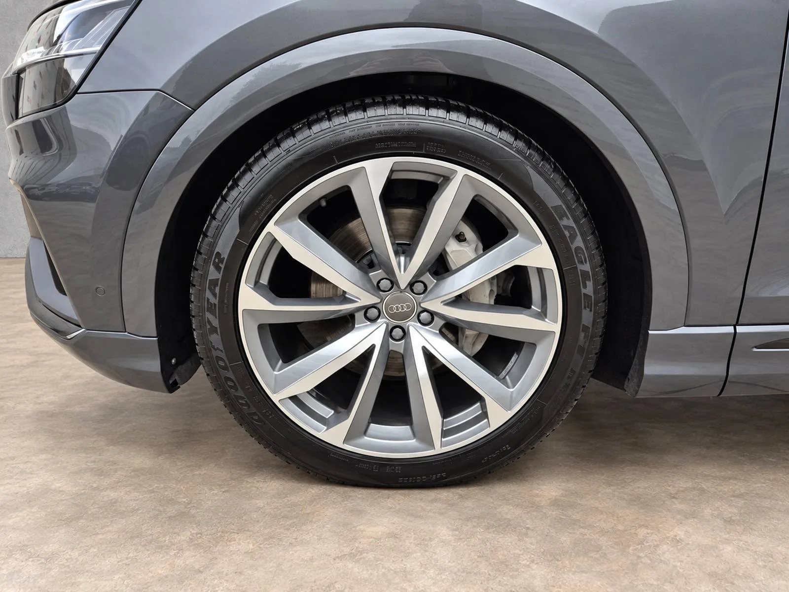 Audi Q8 2019 – fotografija 27