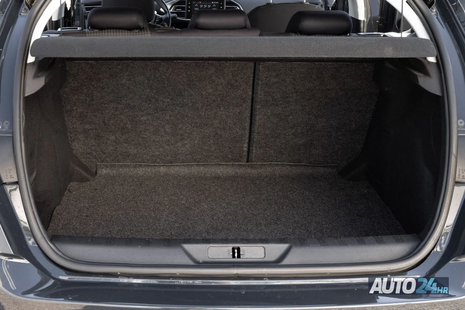 Peugeot 308 2018 – fotografija 17