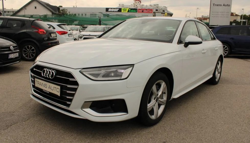 Audi A4 2022: fotografija 1