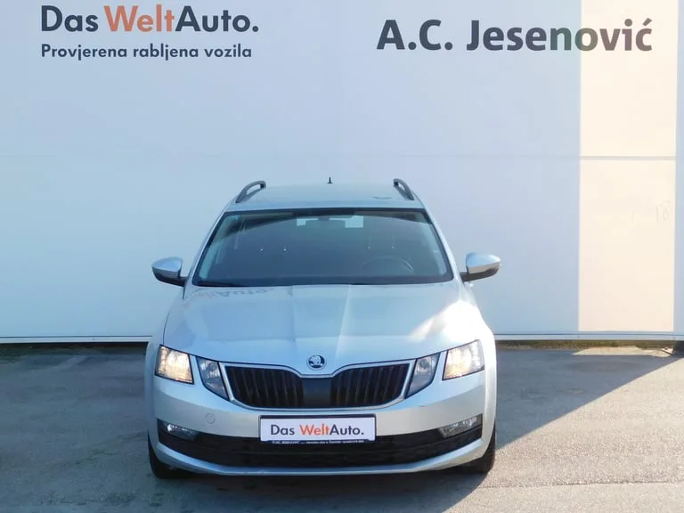 Škoda Octavia Combi 2020: fotografija 2