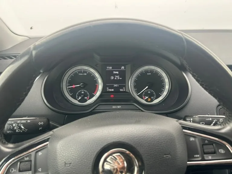 Škoda Octavia 2019: fotografija 10