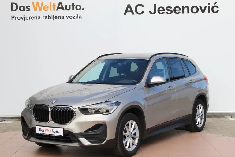 BMW X1 2022: fotografija 1