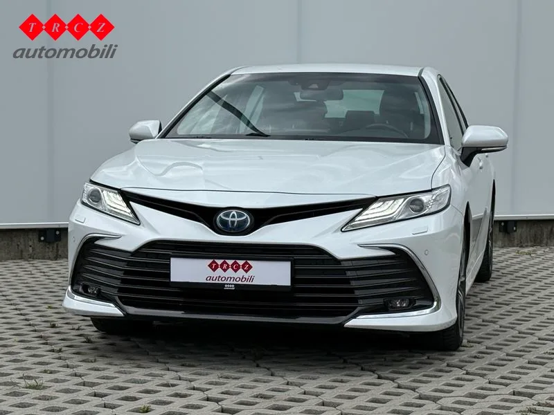 Toyota Camry 2022: fotografija 2