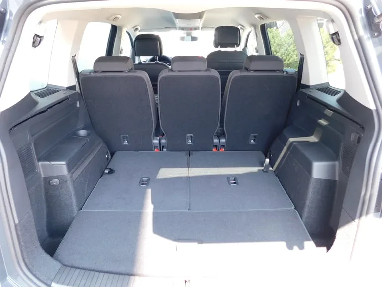 Volkswagen Touran 2025: fotografija 16