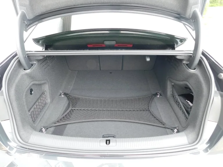 Audi A4 2023: fotografija 15