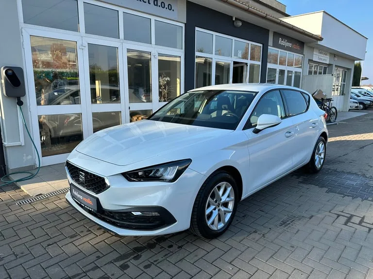 Seat Leon 2025: fotografija 1