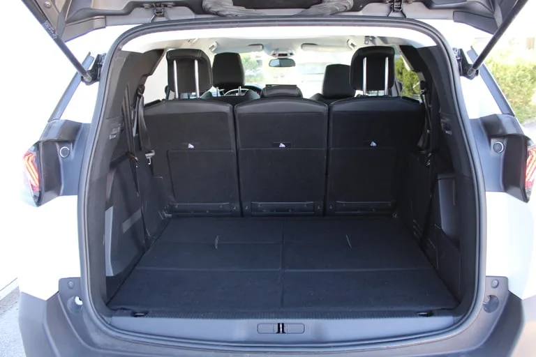 Peugeot 5008 2021: fotografija 19