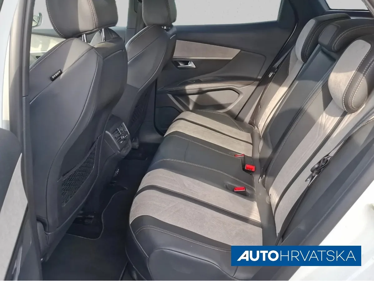 Peugeot 3008 2021: fotografija 15