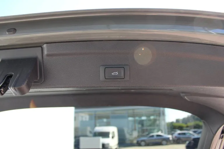 Audi Q3 2024: fotografija 18