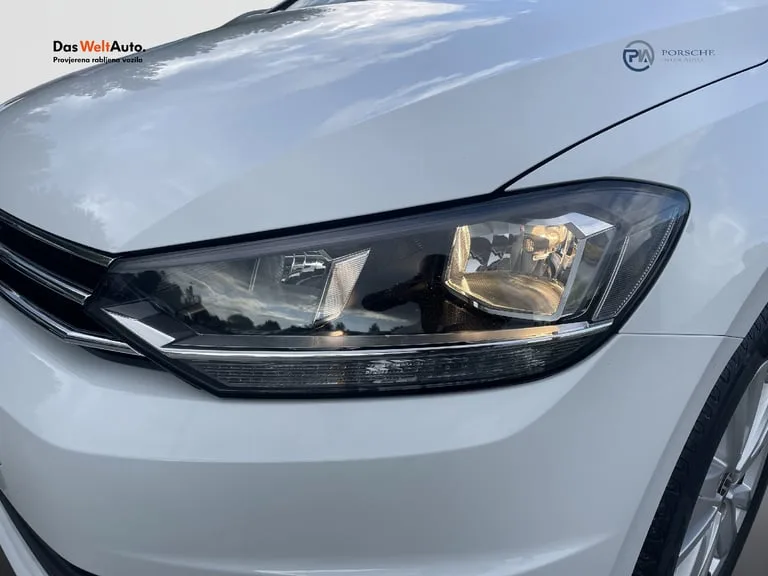 Volkswagen Touran 2021: fotografija 21