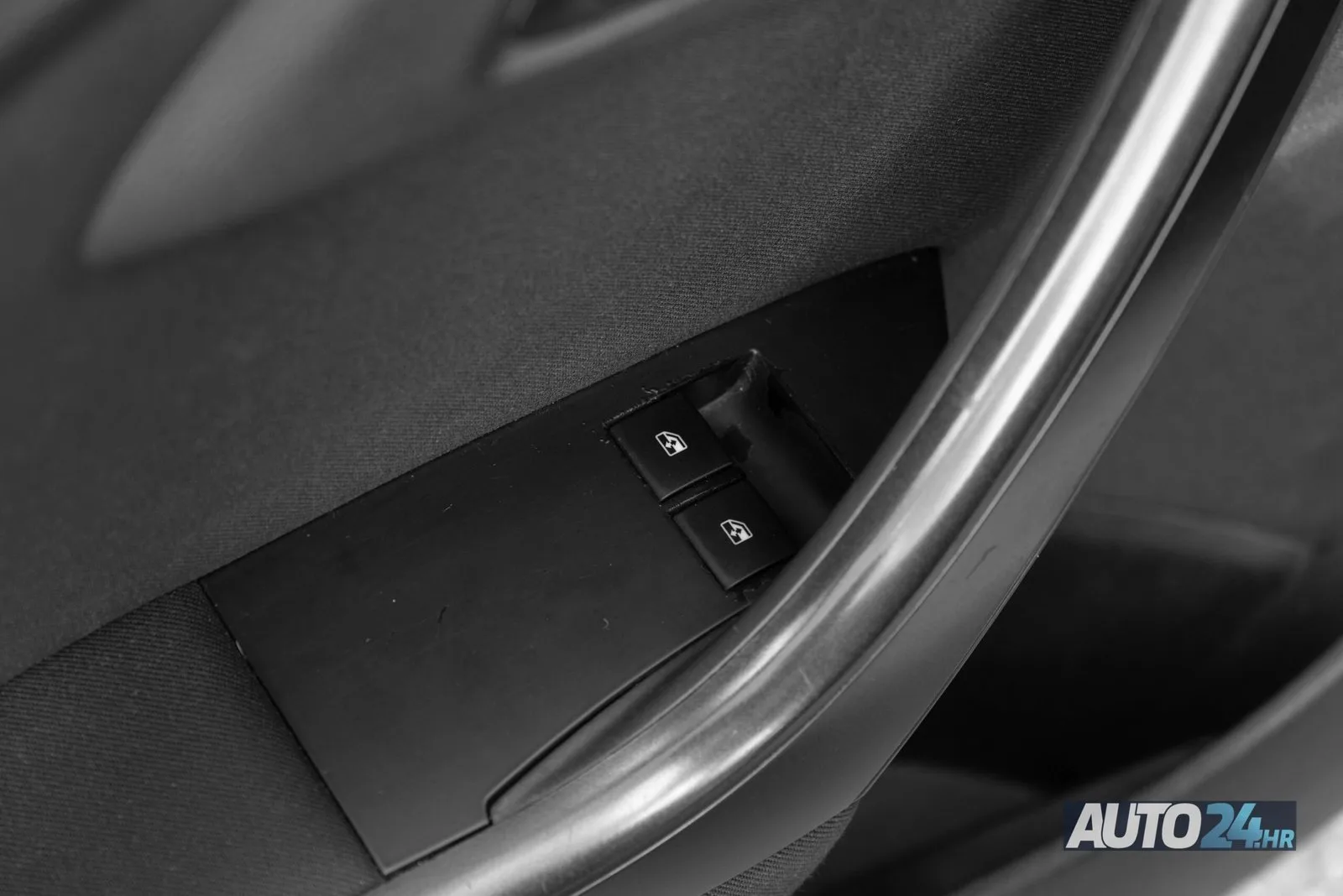 Opel Astra 2011: fotografija 18