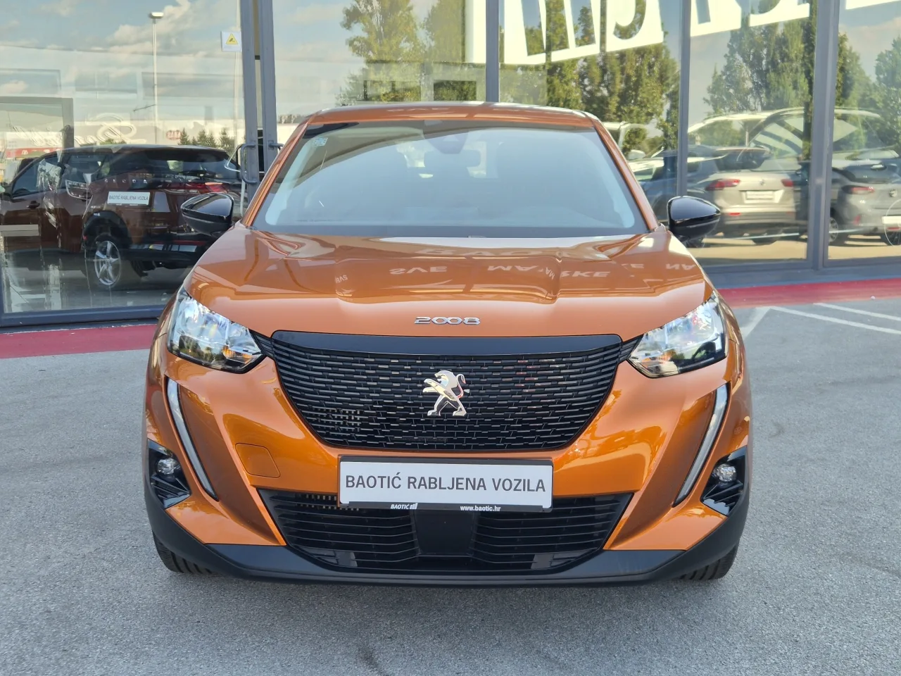 Peugeot 2008 2022: fotografija 2