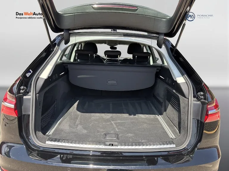 Audi A6 Avant 2019: fotografija 21