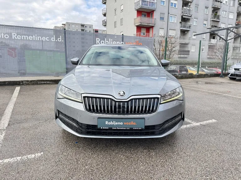 Škoda Superb 2020: fotografija 2