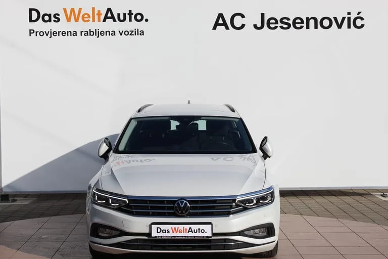 Volkswagen Passat Variant 2022: fotografija 2