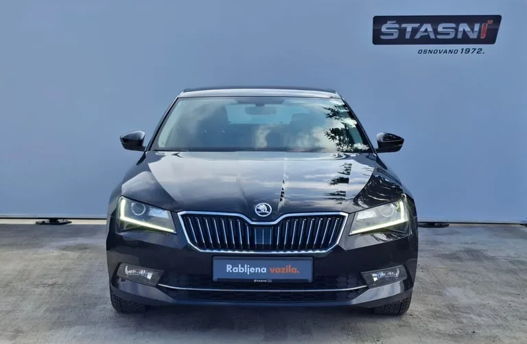 Škoda Superb 2018: fotografija 2