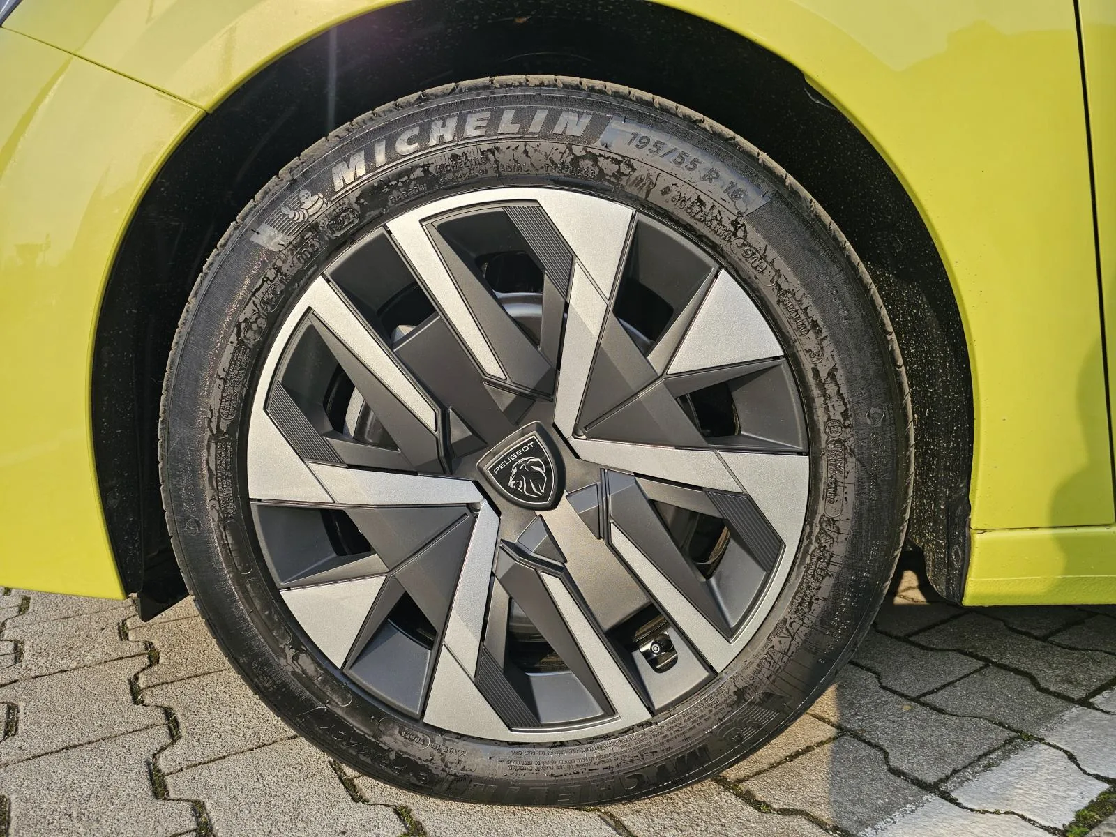 Peugeot 208 2024: fotografija 16